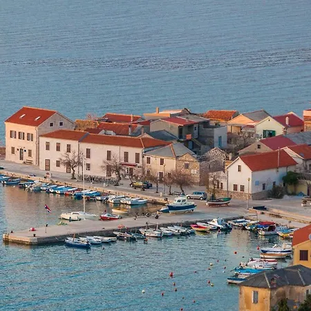 Karlo Apartman *