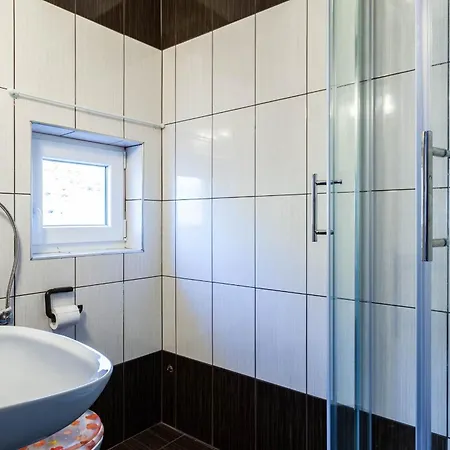 Karlo Apartman *